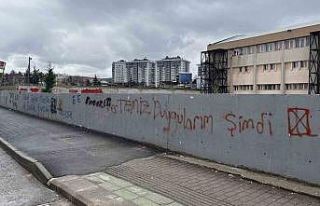 200 metrelik duvar vandalların hedefi oldu
