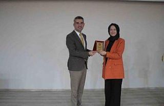 20 yıl görev yapış hekimlere plaket