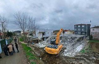 24 kaçak yapı daha belediye ekipleri tarafından...