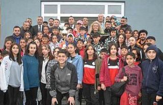 32 madalyayla dönen Yüksekovalı sporculara davul...