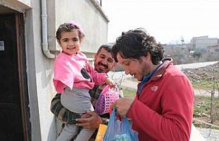 36 saat sonra enkazdan çıkarılan minik Ela, kurtarıcılarıyla...