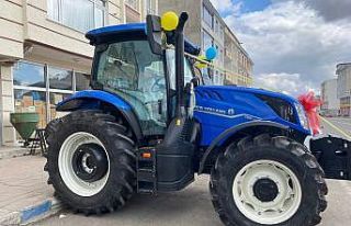 3 milyon liralık lüks traktöre yoğun ilgi, dev...