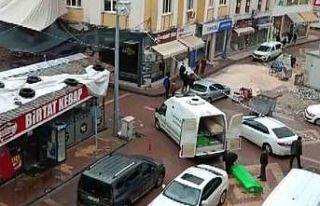 42 gün sonra enkazdan bir kişinin cansız bedeni...