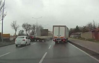 4 aracın karıştığı trafik kazası kamerada