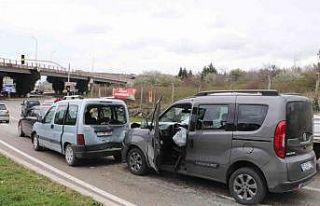 4 aracın karıştığı zincirleme trafik kazası:...