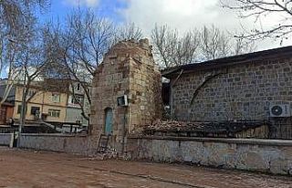 730 yıllık caminin minaresi artçı sarsıntılara...