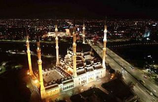 Adana’da teravih namazı kılındı