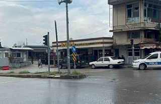 Adana’da yol verme tartışmasında 1 kişi silahla...
