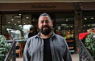 Adanalı kebapçı depremzedelerin yaralarını sarıyor