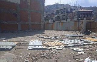 Afyonkarahisar’da şiddetli rüzgar hayatı olumsuz...