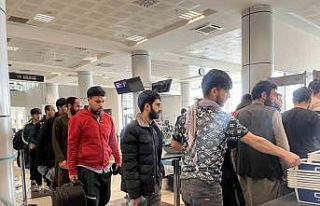 Ağrı’da 136 Afgan göçmen, ülkelerine gönderildi