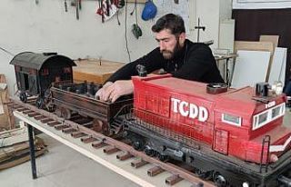 Ahşap oyma sanatı ile çocukluk hayallerini gerçekleştiriyor