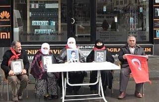 Aileler fırtınaya rağmen eylemlerine devam etti