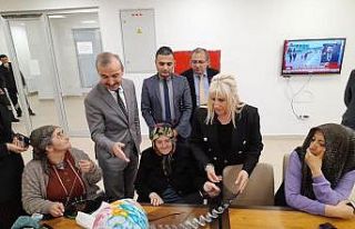 Aldoğan deprem bölgesinden gelen velileri ve öğrencileri...