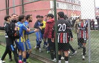 Amatör maçta arbede, iki takım maç sonrası birbirine...