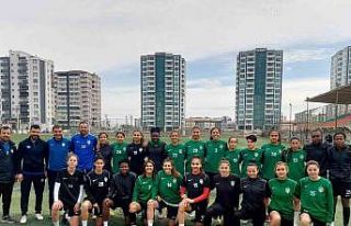 Amedspor Kadın Futbol Takımı, erteleme maçında...