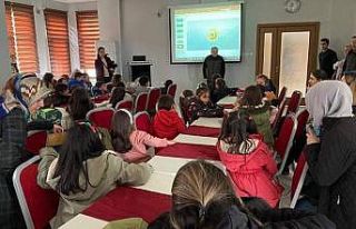 Anaokulu öğrencileri derslerini arazözün üstünde...