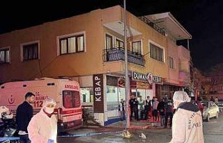 Annesinin boğazını keserek öldüren kişi evin...