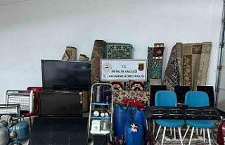 Antalya’da evlere girip vatandaşların eşyalarını...