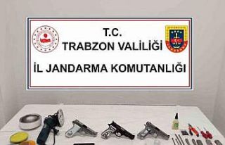 Apart odasında uyuşturucu partisine baskın