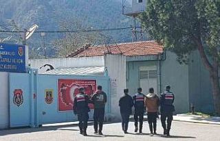 Aranan hükümlü ve şahıslar jandarmadan kaçamadı