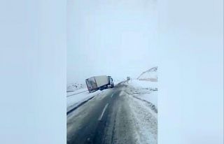 Ardahan’ın yüksek kesimlerinde kar yağışı:...