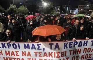 Atina’da tren kazası protestosu