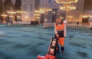 Ayasofya Cami Ramazan ayı öncesi gül suyu ile yıkandı