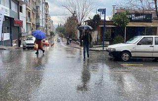 Aydın’da doluyla karışık sağanak yağış ekili...