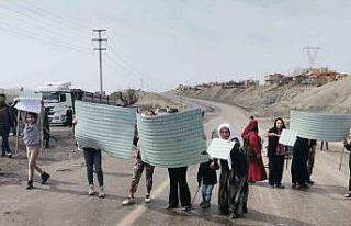 Aynı yerde çok kaza olunca, vatandaşlar yolda eylem...