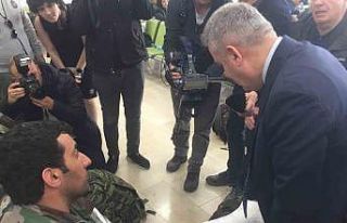 Azerbaycanlı asker yaralanmasına rağmen kurtarma...