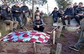 Babalarının vasiyetini yerine getirip mezarını...