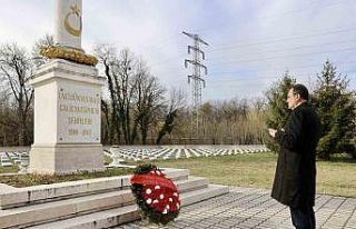Bakan Dönmez, Budapeşte’de Türk şehitliğini...