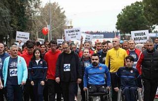 Bakan Kasapoğlu, 18. Antalya Maratonu’ndaki farkındalık...