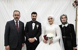 Bakan Kasapoğlu depremzede çiftin nikah şahidi...