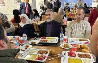 Bakan Nebati Diyarbakır’da depremzedelerle iftar...