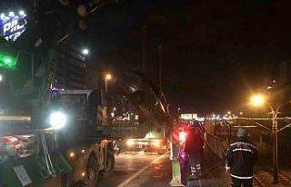 Bakırköy’de kontrolden çıkan araç metro yoluna...