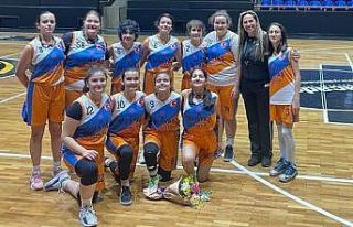 Balıkesir’de 75. Yıl perileri şampiyon oldu