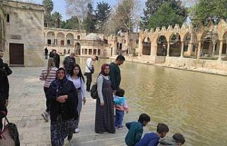 Balıklıgöl’ün suyu berraklaşıyor