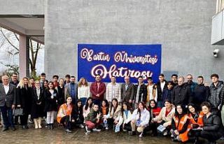 BARÜ depremzede öğrencilere yol arkadaşlığı...