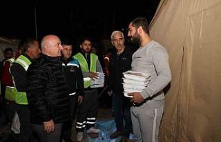Başkan Bıyık, ilk sahuru depremzedelerle yaptı