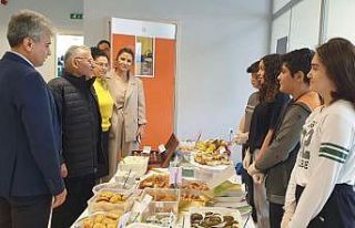 Başkan Büyükkılıç miniklerin hayır panayırını...