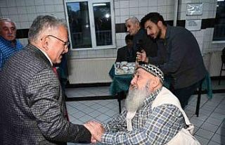 Başkan Büyükkılıç, ulu çınarlarla iftar sofrasında...