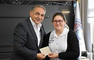 Başkan Çiftçi’den ‘Ağladım’ şiirine ödül