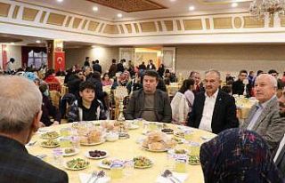 Başkan Dinçer depremzede ailelerle iftarda buluştu
