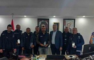 Başkan Elbi, deprem bölgesinde görev yapan belediye...