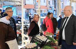 Başkan Gümüş köylü pazarında kadın üreticilerle...