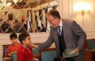 Başkan Savran, minik ziyaretçileri ağırladı