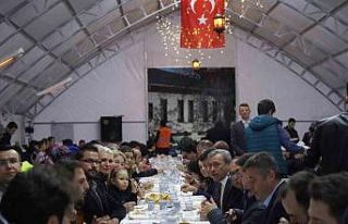 Başkan V. Subaşı ve CHP il örgütü iftarda vatandaşla...