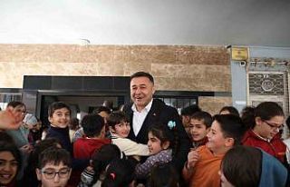 Başkan Yücel öğrencilere sıfır atığın önemini...